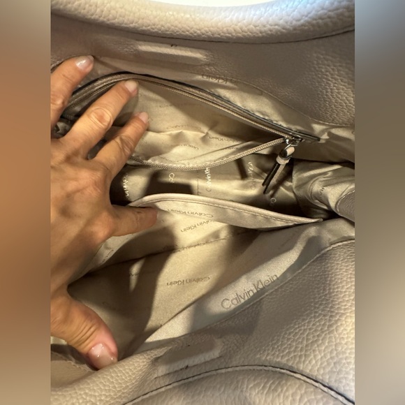 Brand New Calvin Klein Gabrianna Novelty Slim Side Zip Tote - Picture 7 of 15